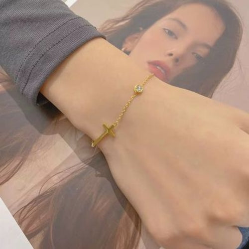Pulsera/tobillera con cruz de inspiración religiosa